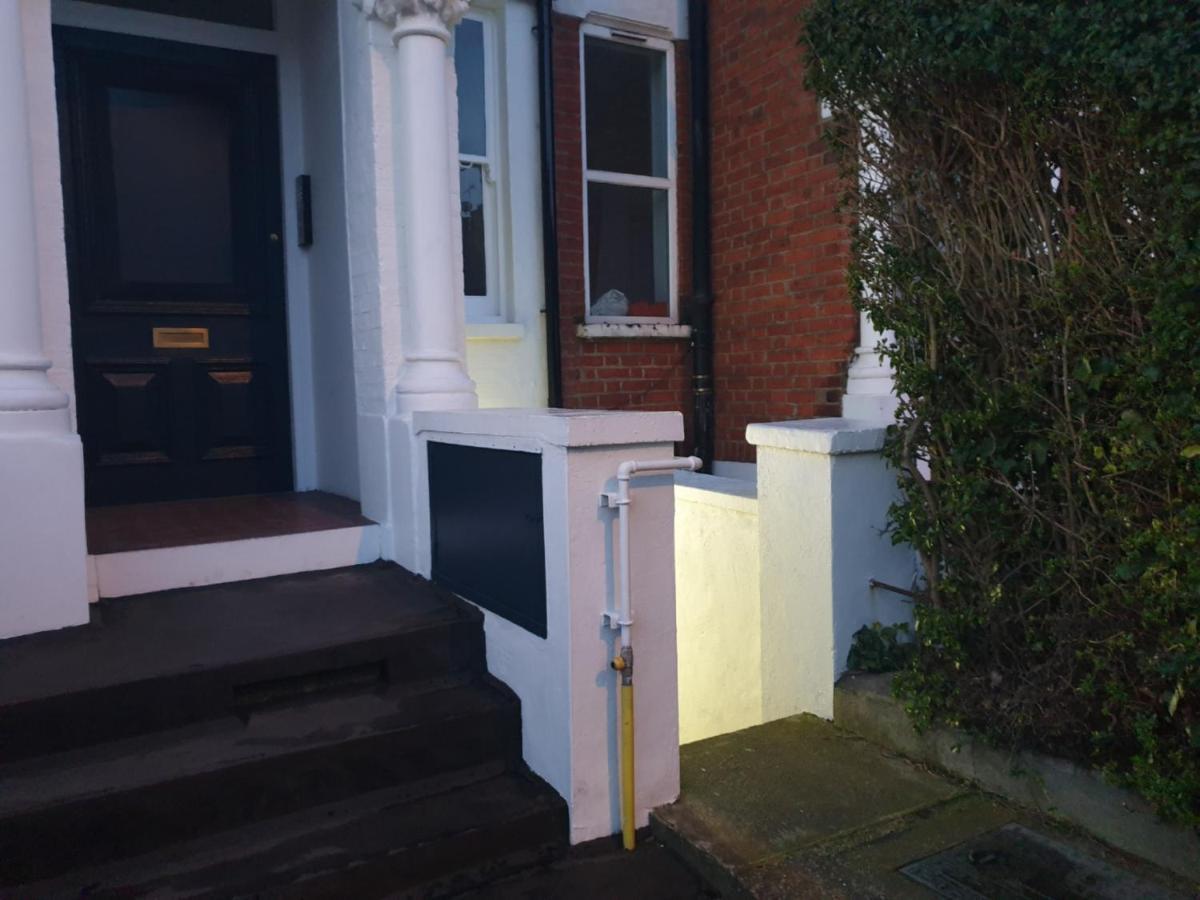 لندن Cozy Muswell Hill 1-Bedroom Flat المظهر الخارجي الصورة